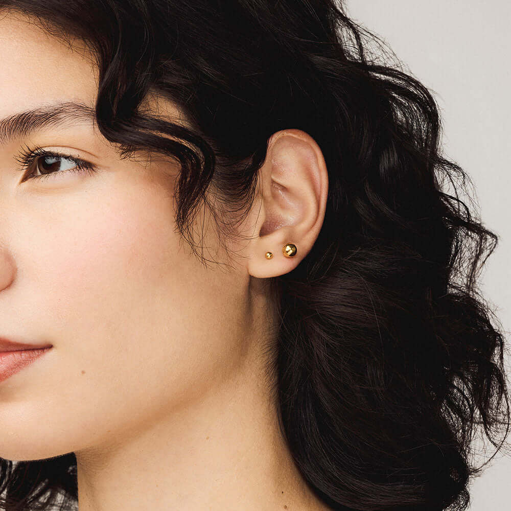 Little Sphere (3mm) and Little Sphere (6mm) Nap Earring in Gold on model