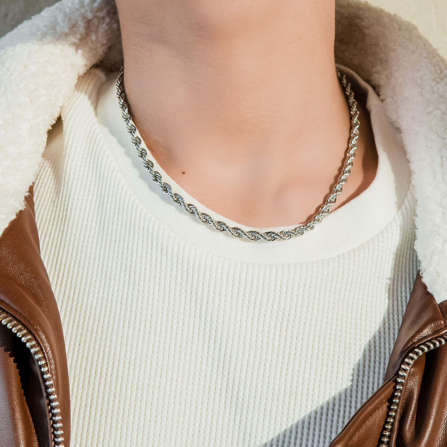 Heirloom Bold Necklace (Silver) on Model